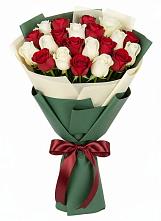 Букет Микс из красных и белых роз в Верхнем Ландехе