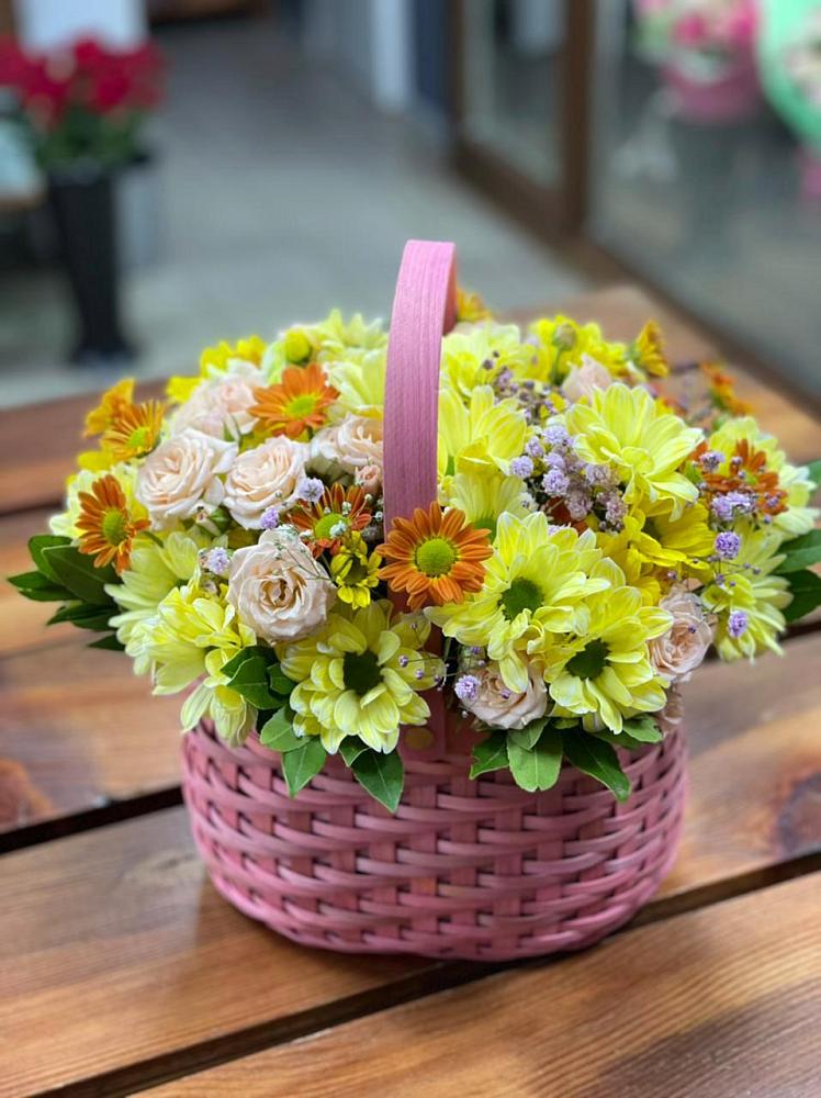 Цветочная композиция из Хризантемы и Розы в корзине в Верхнем Ландехе