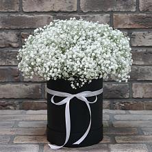 Цветочная композиция из Гипсофила в шляпной коробке в Верхнем Ландехе