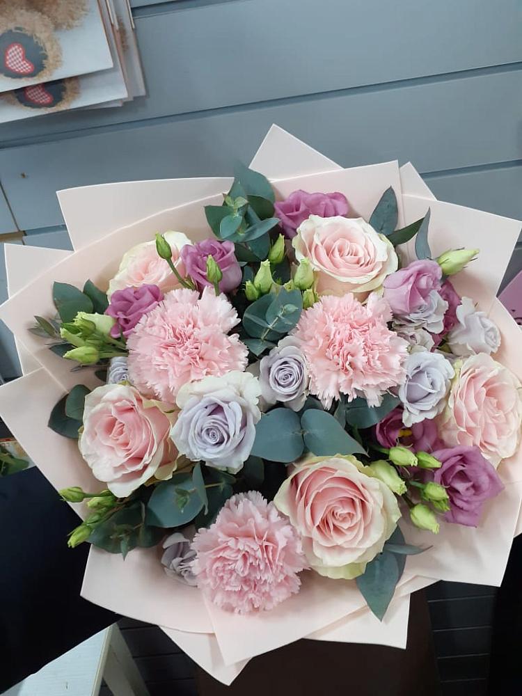 Букет цветов из: Розы, Гвоздики и Лизиантусы в Верхнем Ландехе