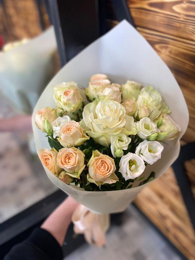 Букет цветов из: Розы и Лизиантусы в Верхнем Ландехе